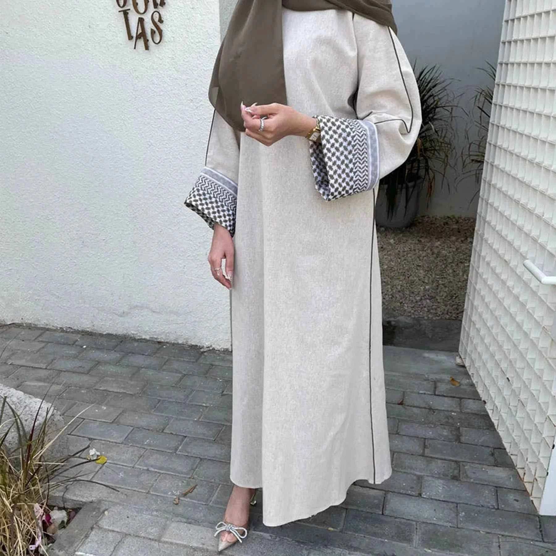 Elegant Studded Abaya - Abaya Vida