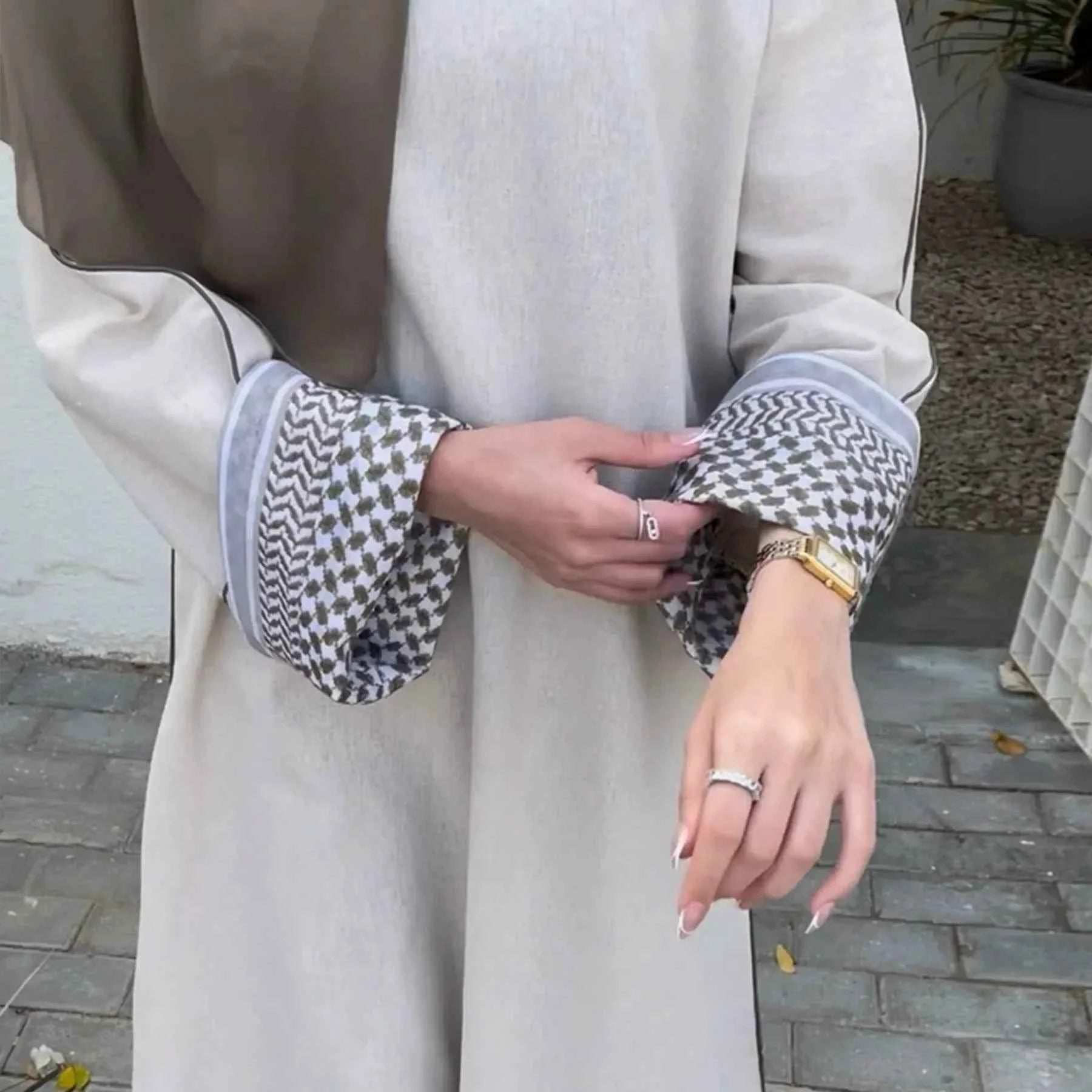 Elegant Studded Abaya - Abaya Vida