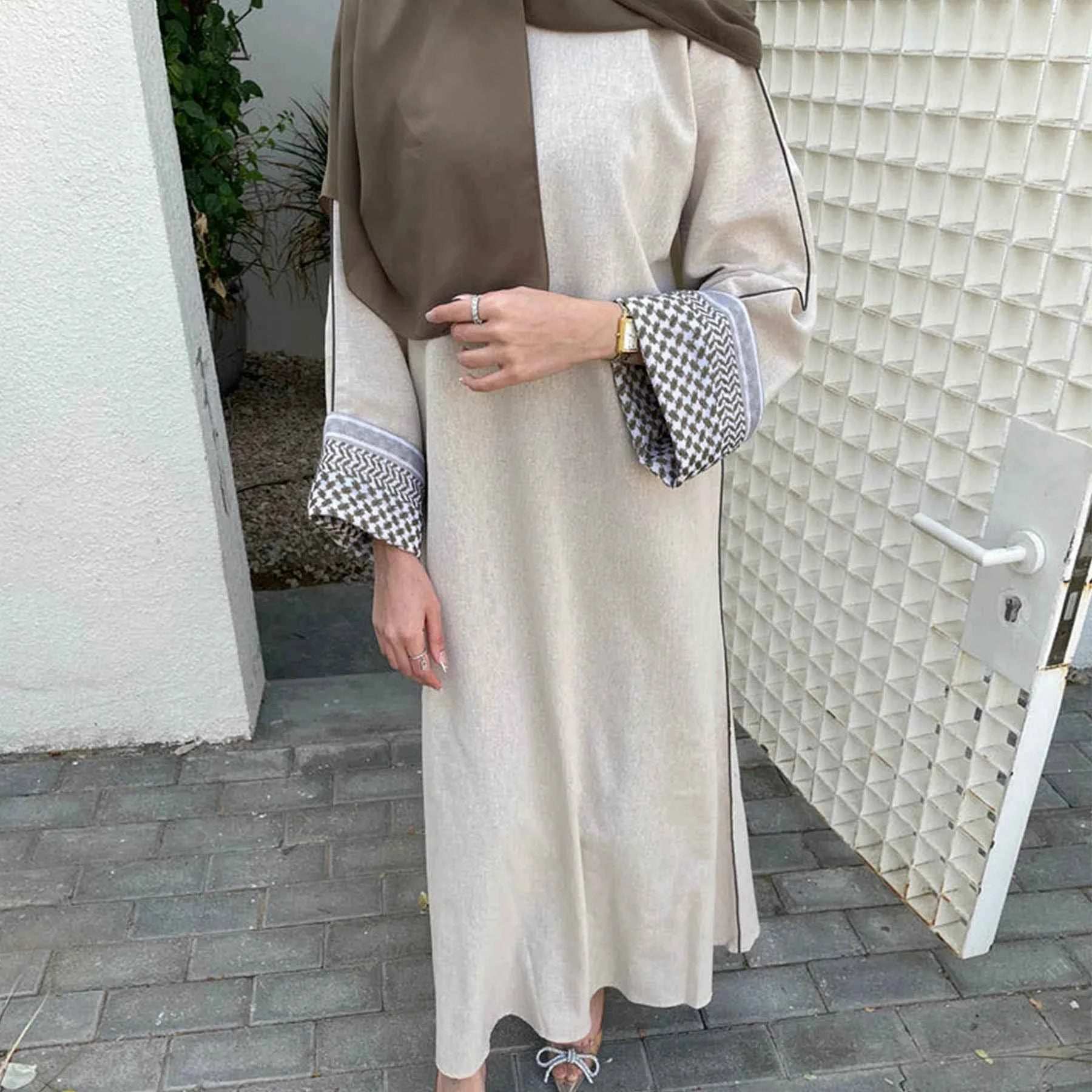 Elegant Studded Abaya - Abaya Vida