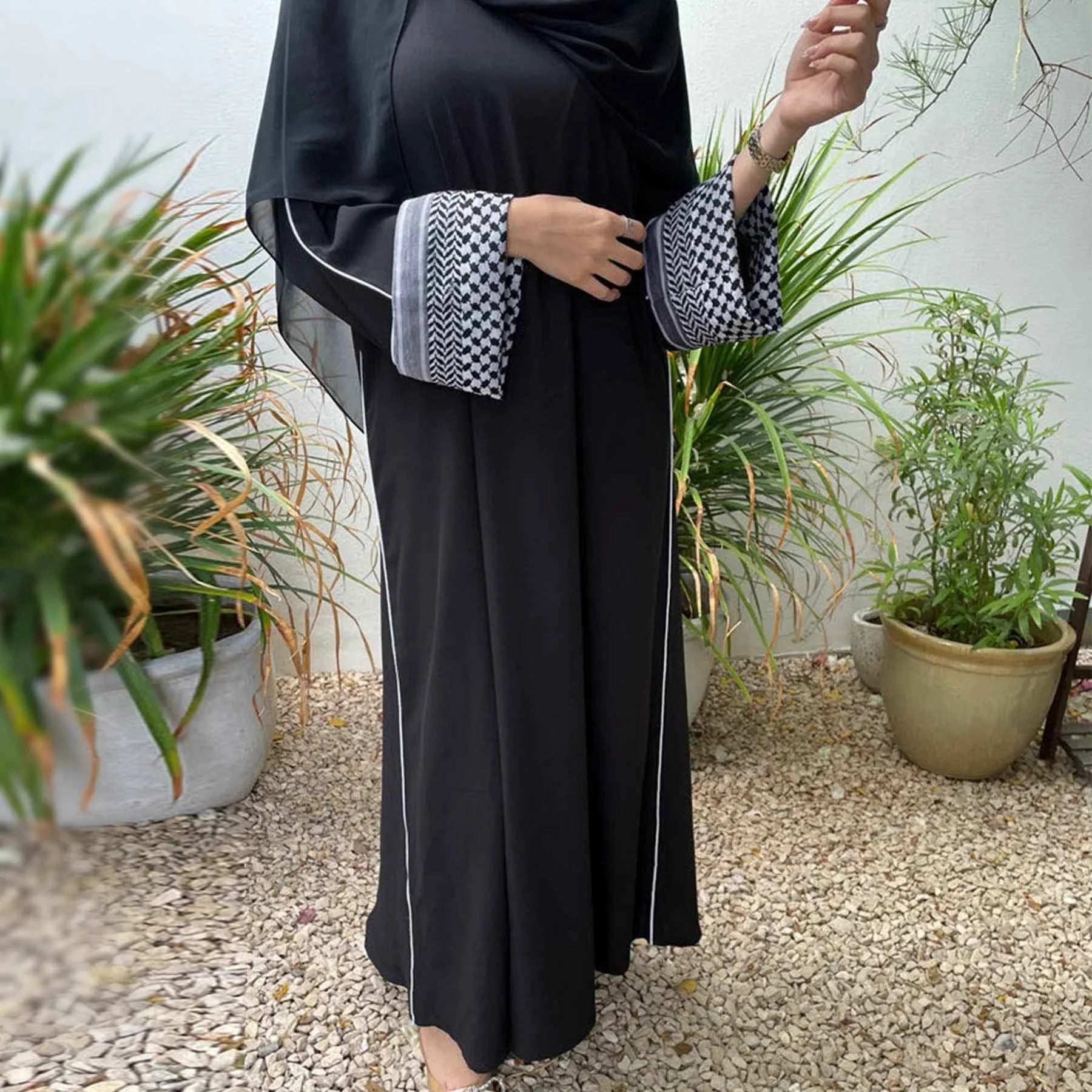 Elegant Studded Abaya - Abaya Vida
