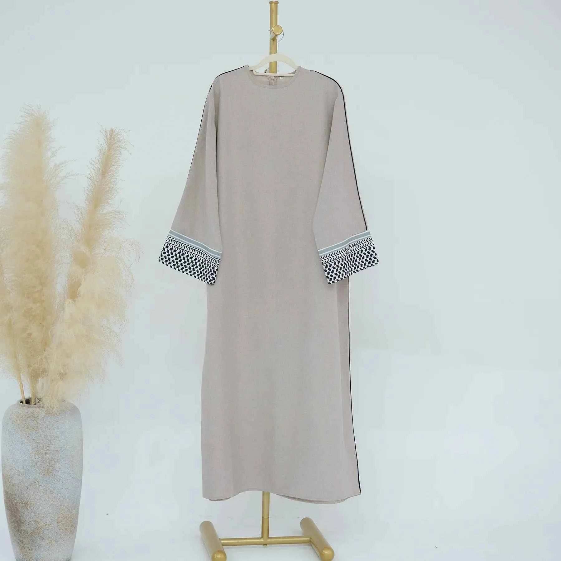 Elegant Studded Abaya - Abaya Vida