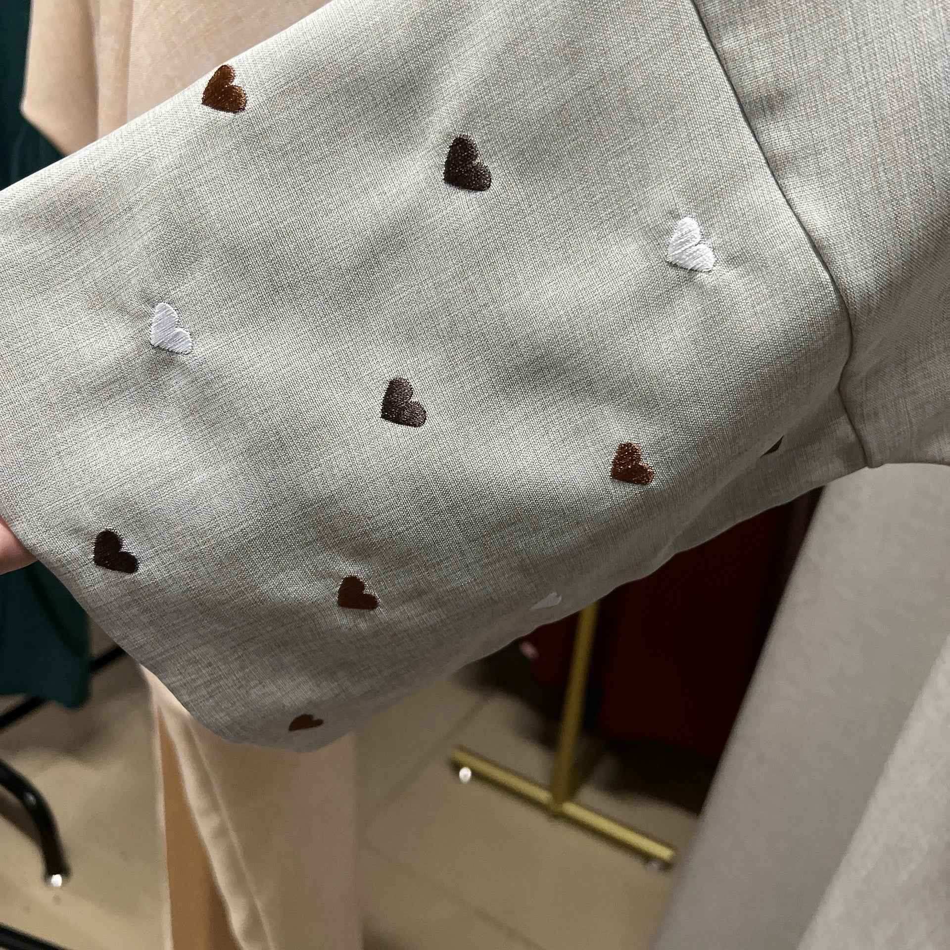 Embroidered Love Abaya - Abaya Vida