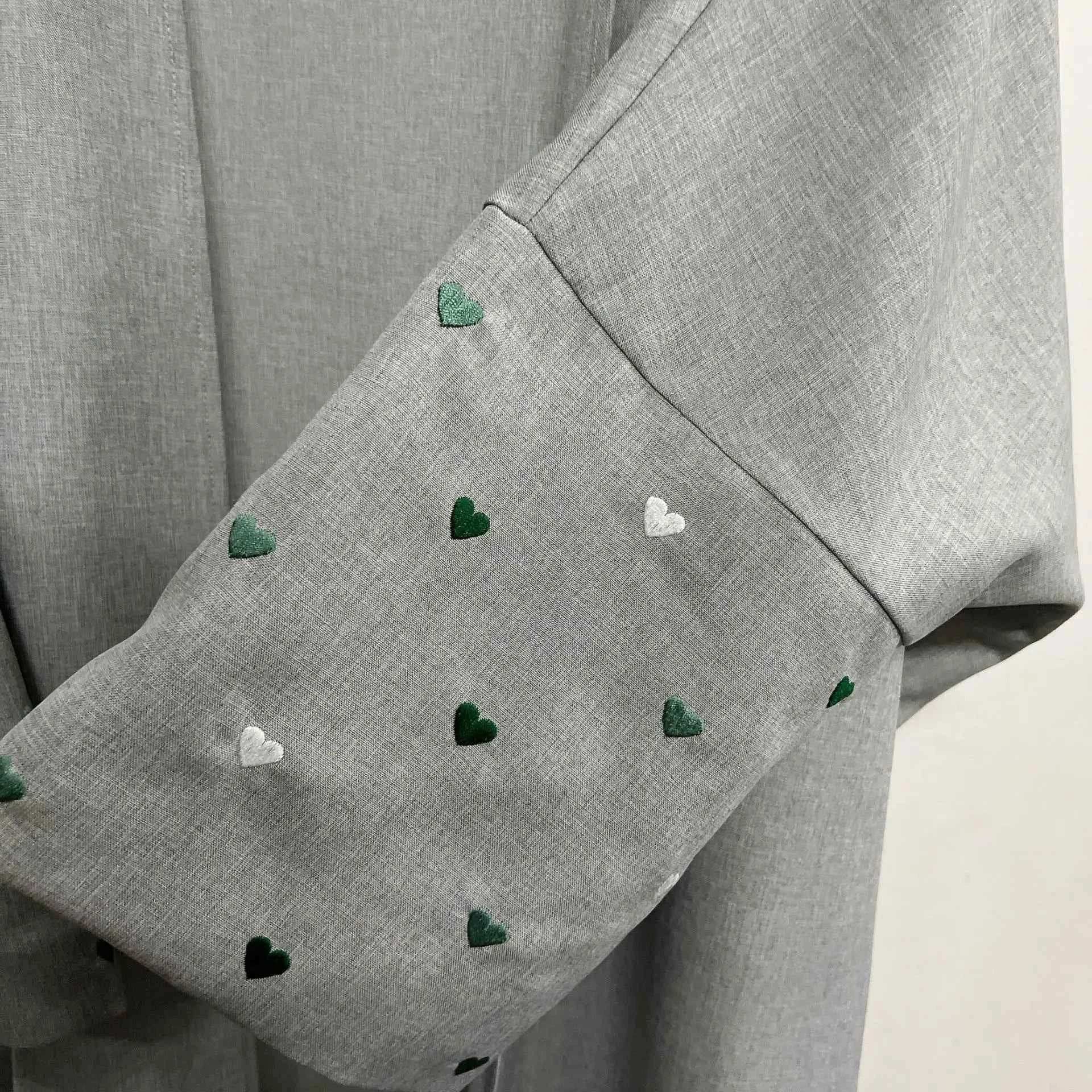 Embroidered Love Abaya - Abaya Vida