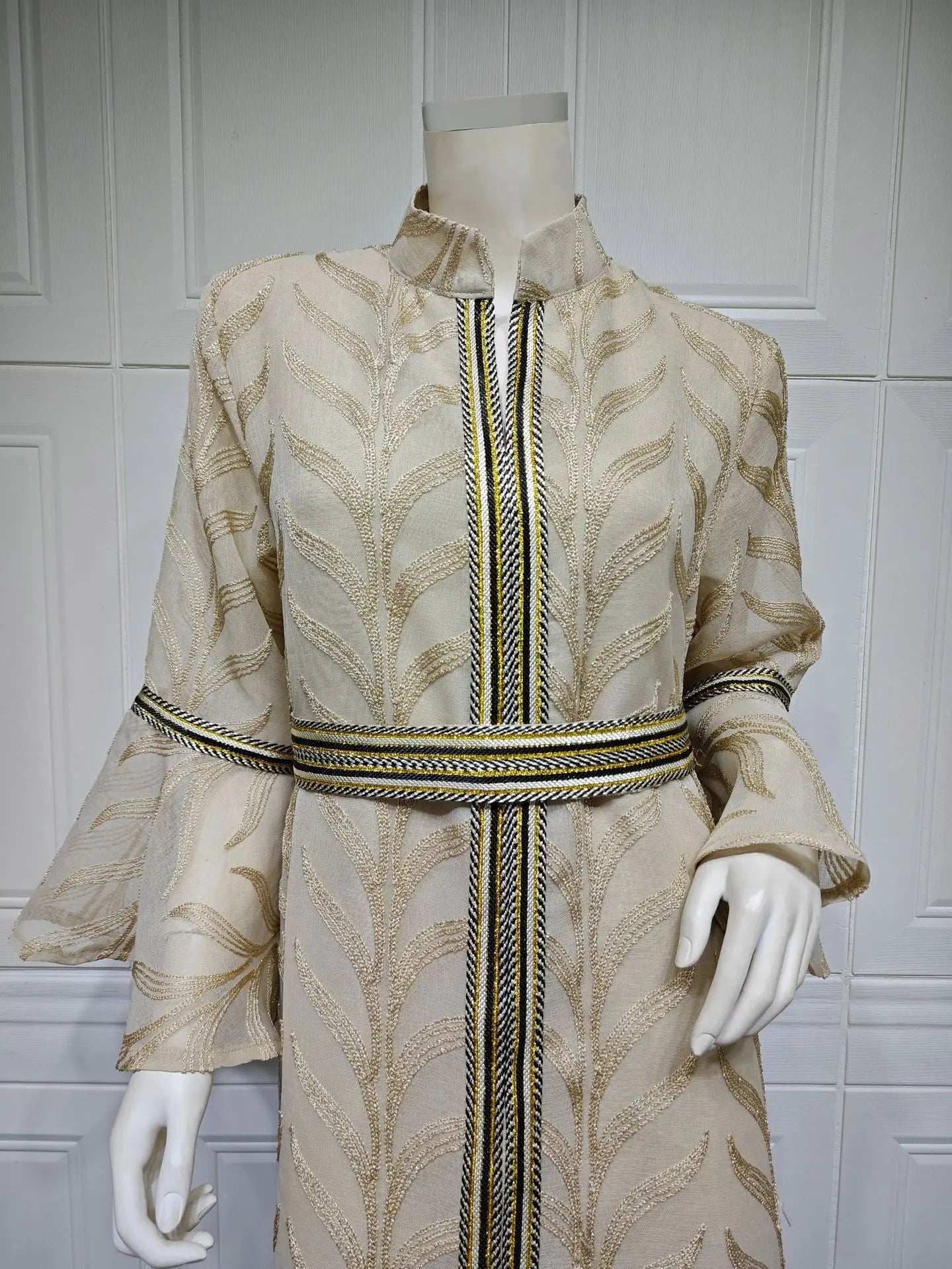 Royal Embroidered Abaya - Abaya Vida