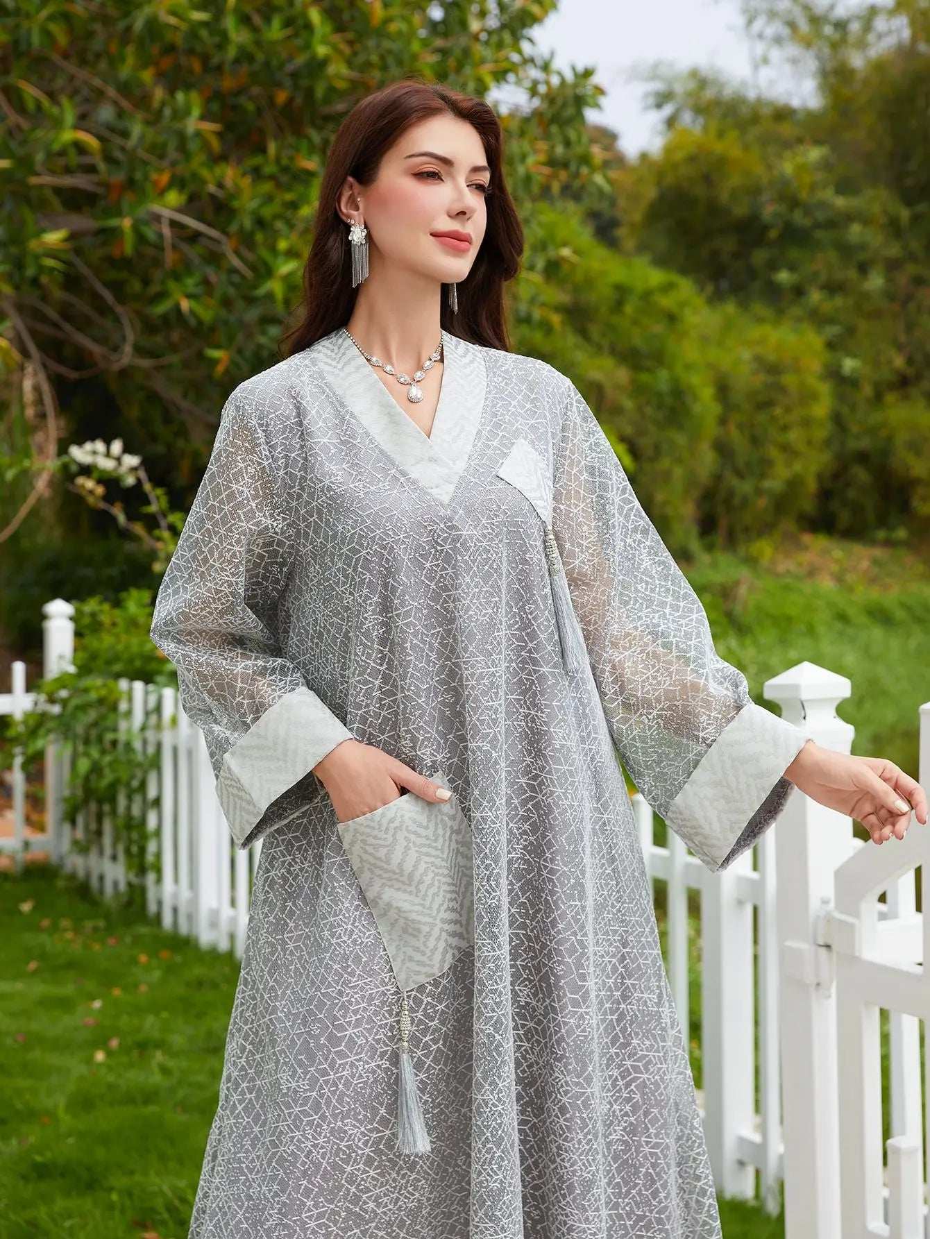 Tassel Charm Saudi Abaya - Abaya Vida