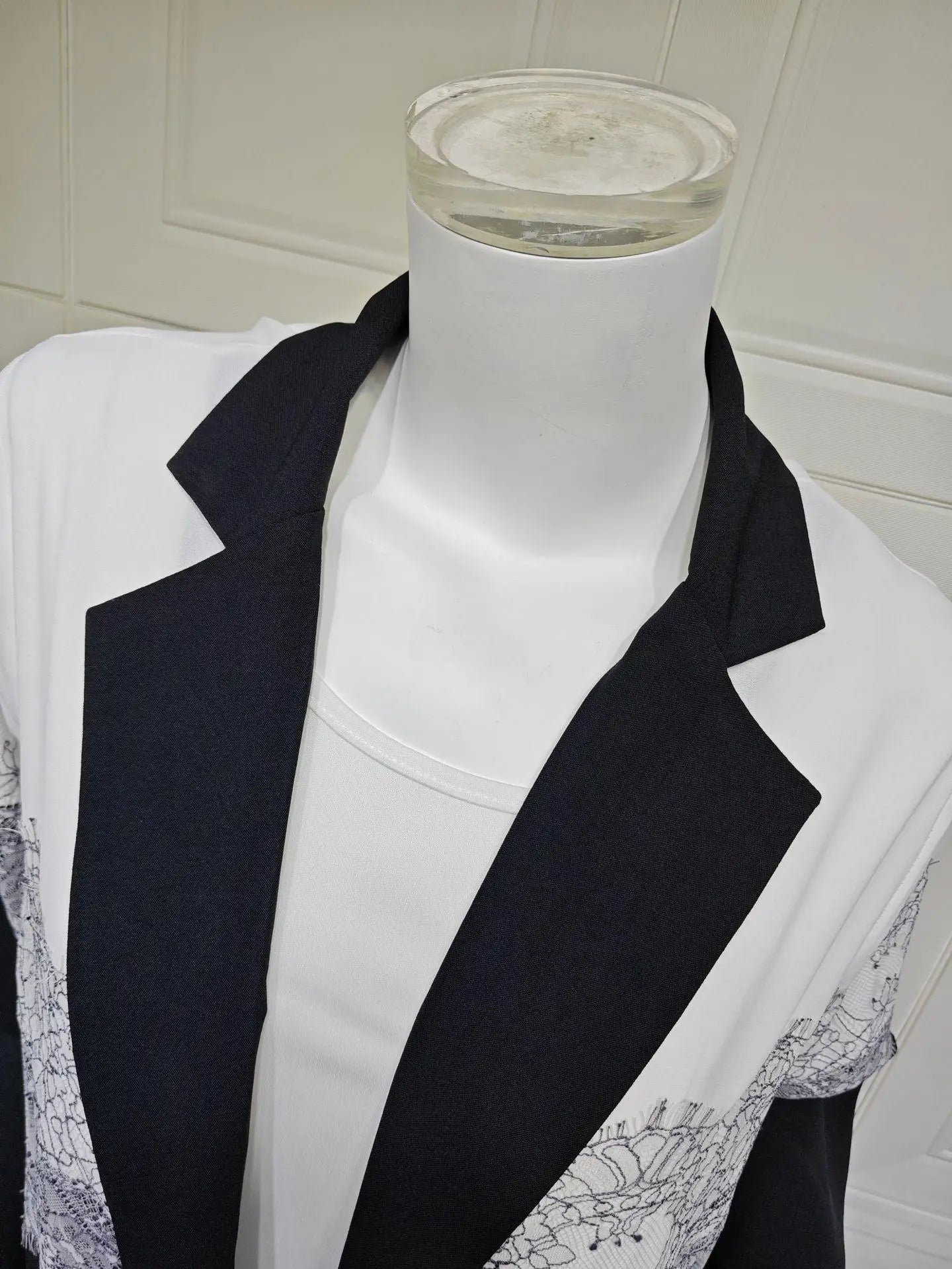 Modest Lace Trim Abaya – Open Front Robe with Lapel Collar