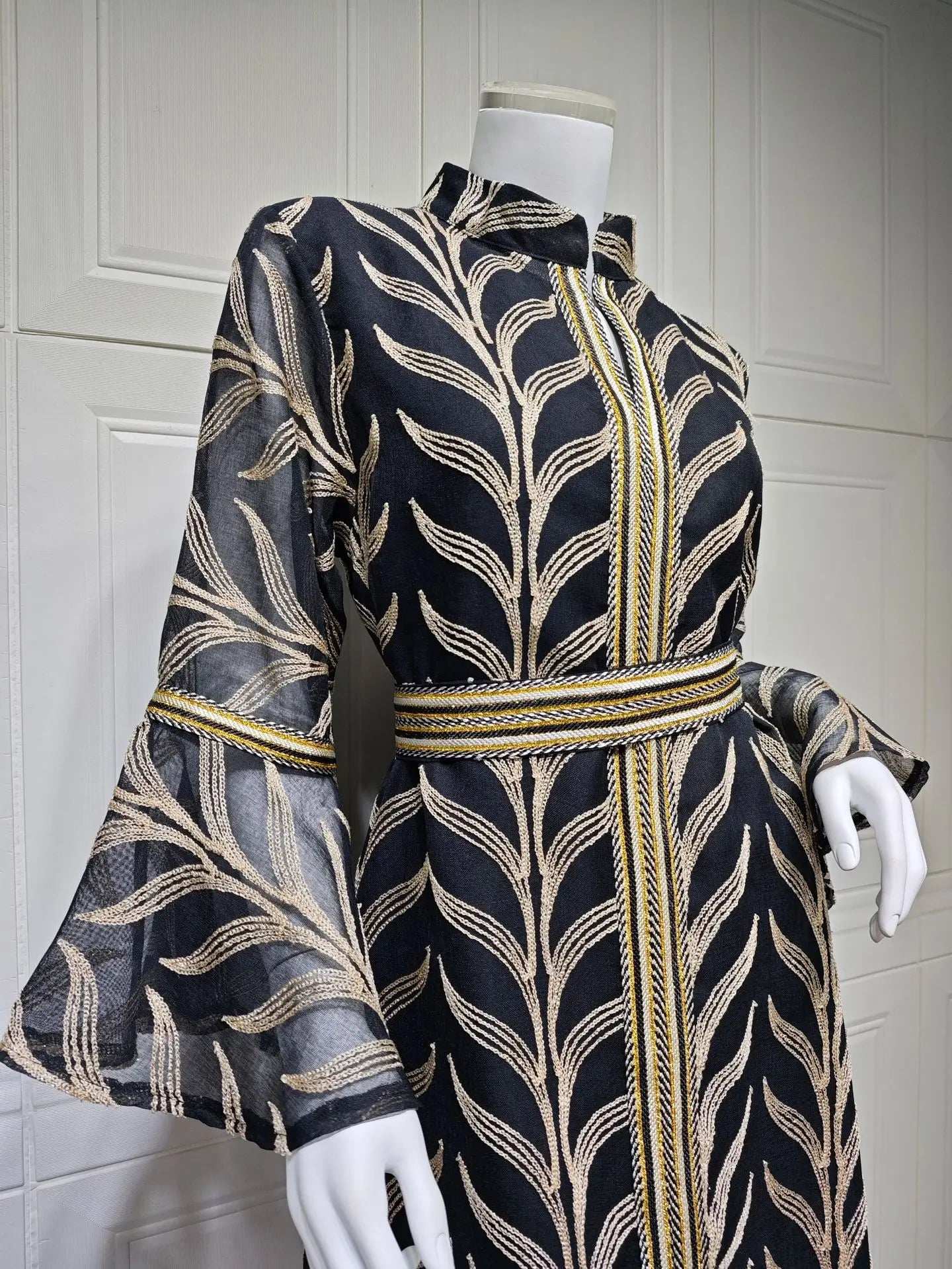 Royal Embroidered Abaya - Abaya Vida