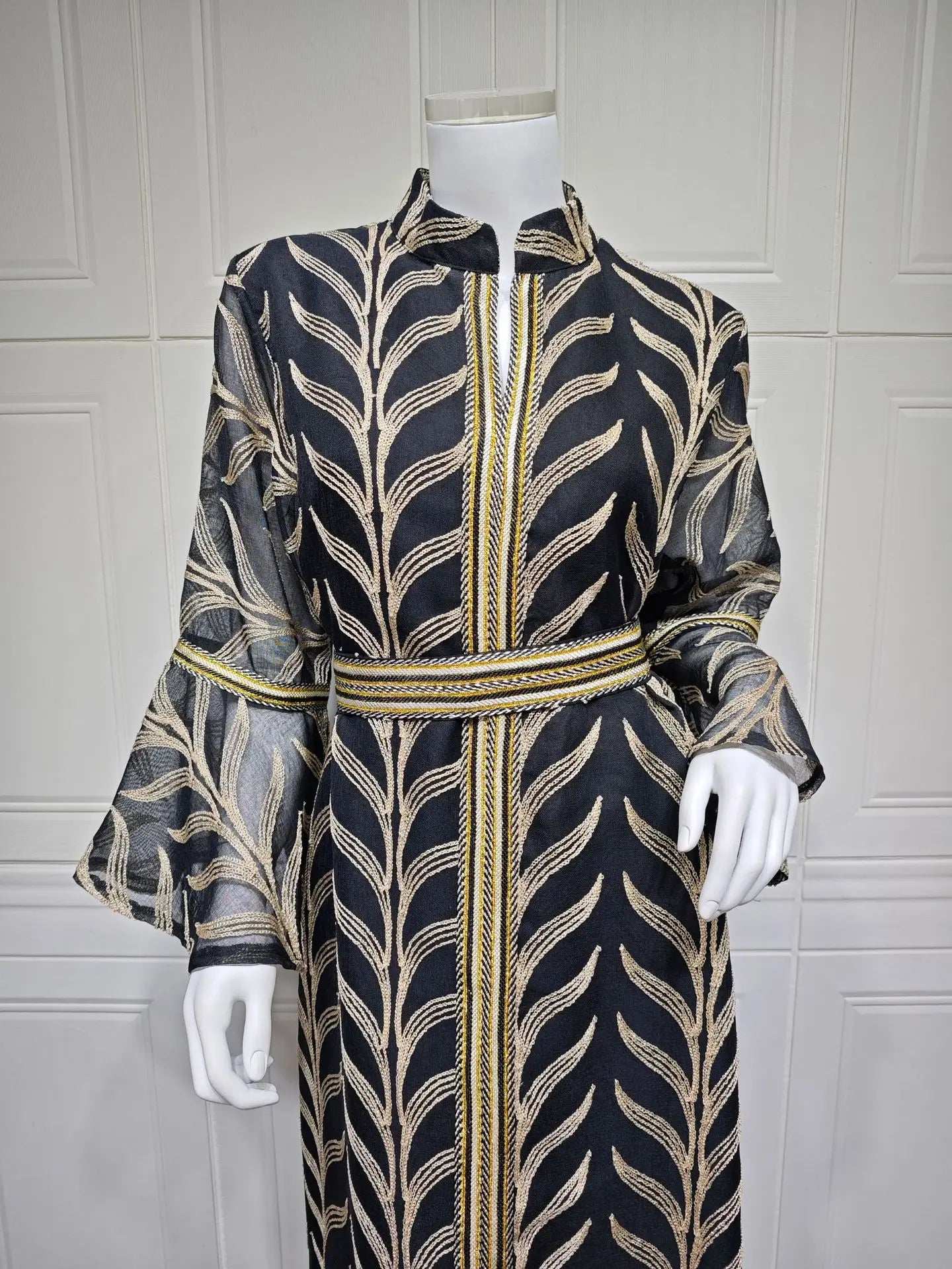 Royal Embroidered Abaya - Abaya Vida