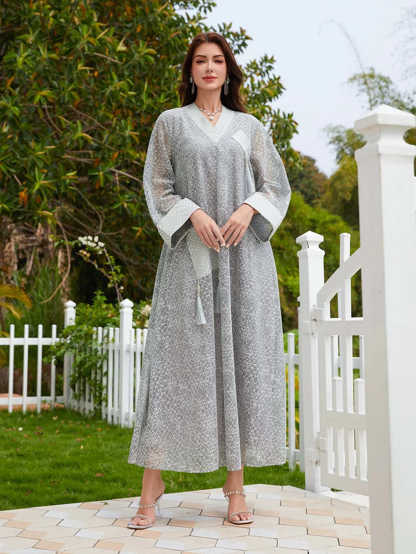 Tassel Charm Saudi Abaya - Abaya Vida