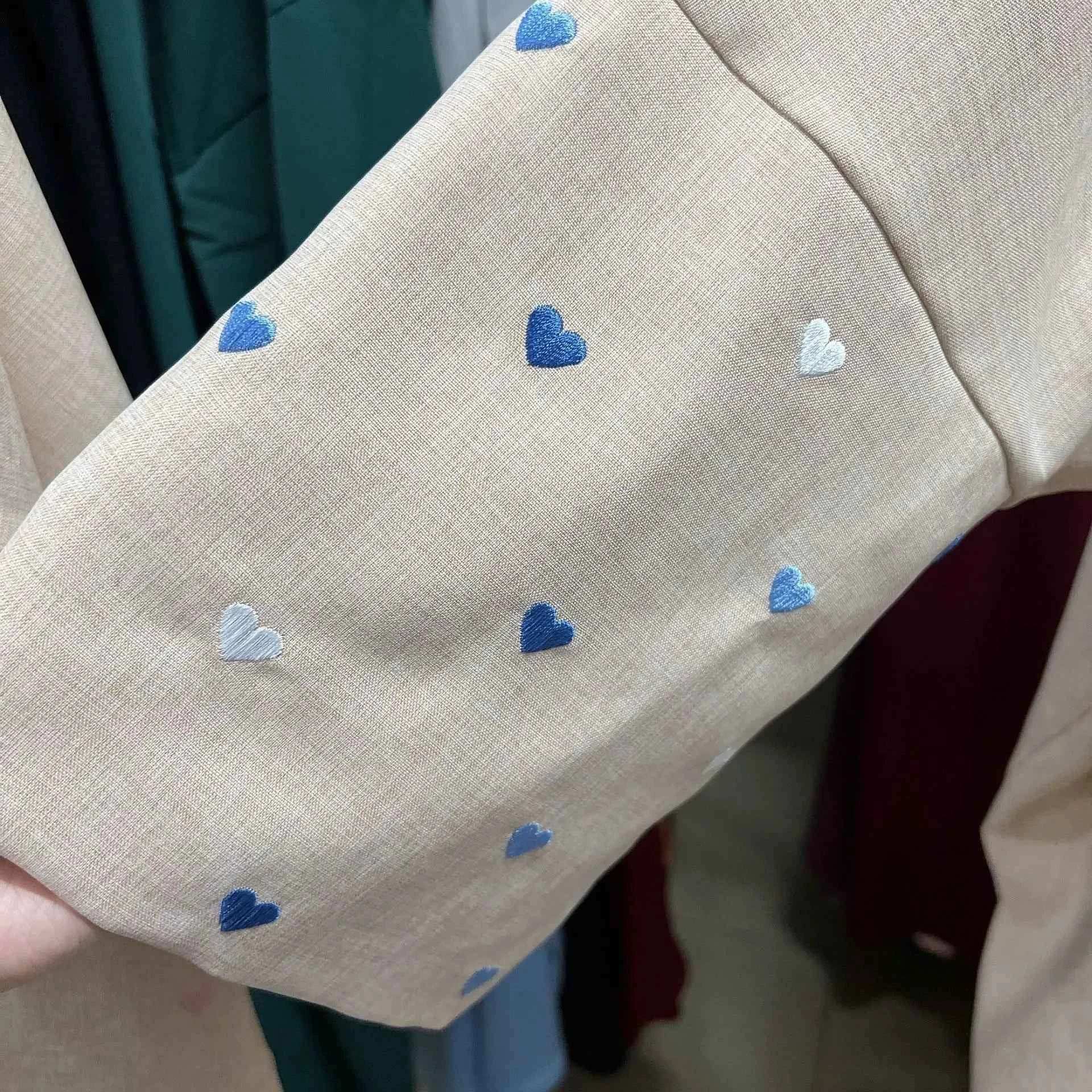 Embroidered Love Abaya - Abaya Vida