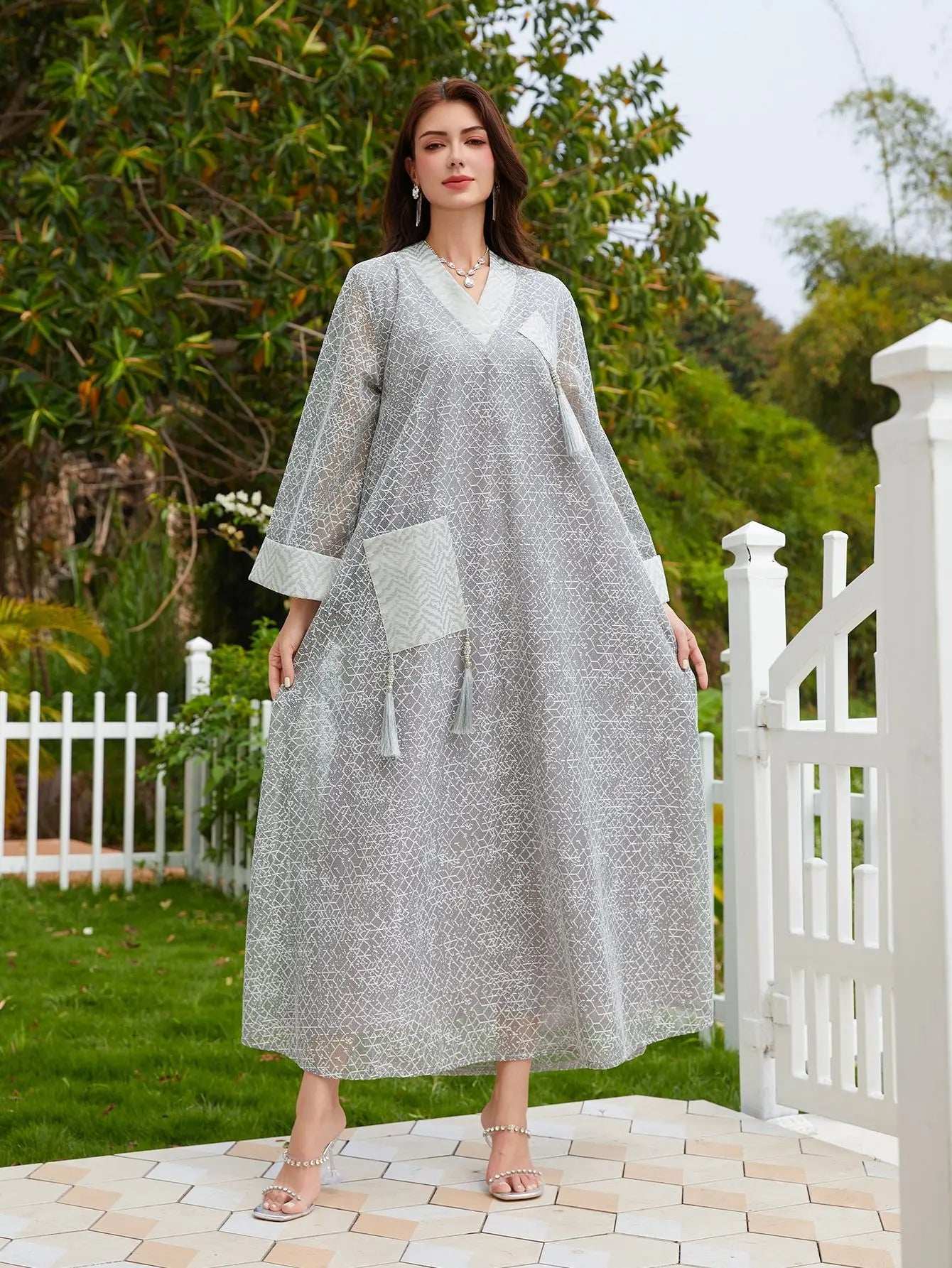 Tassel Charm Saudi Abaya - Abaya Vida