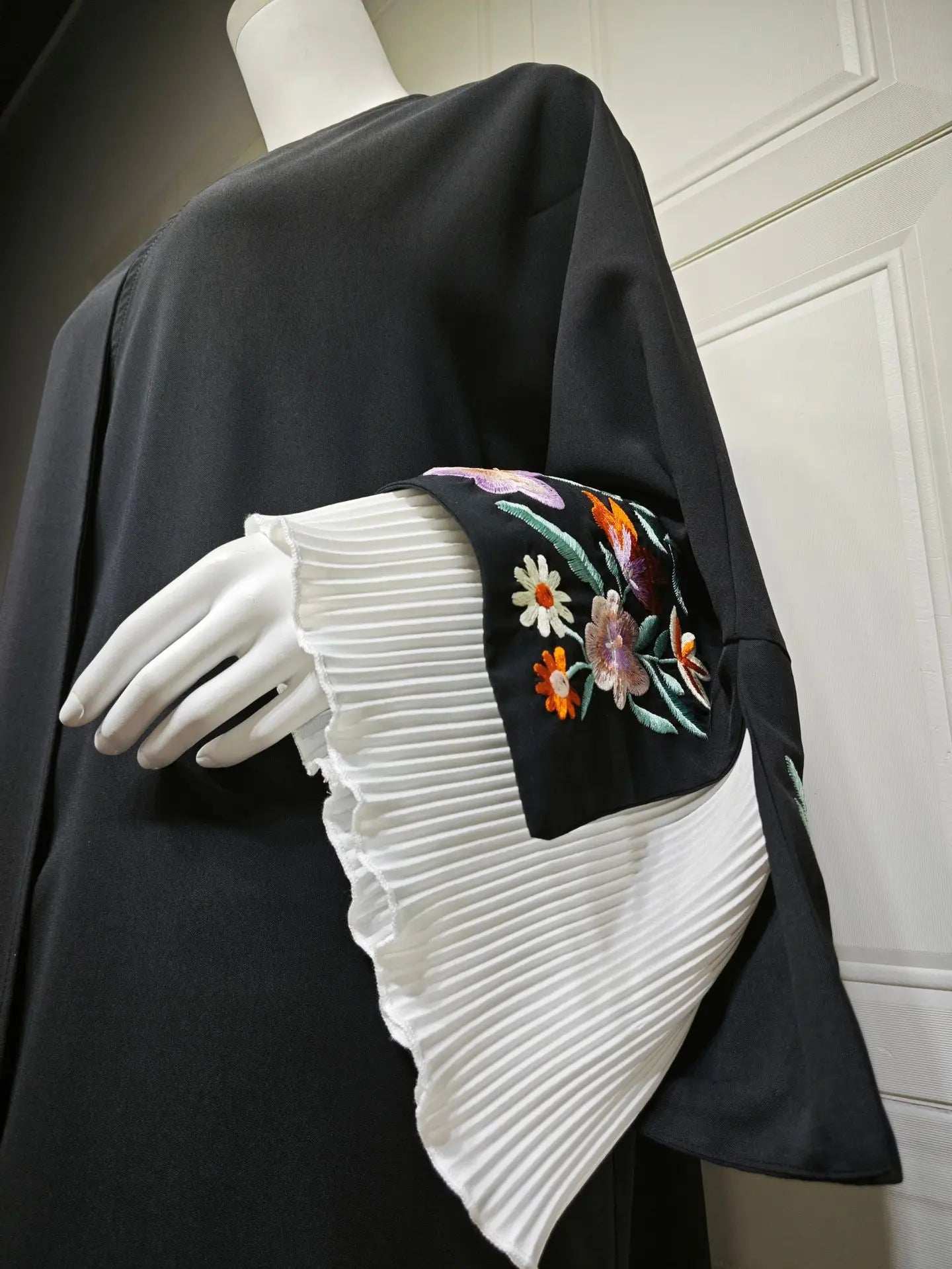 Layali Embroidered Abaya - Abaya Vida