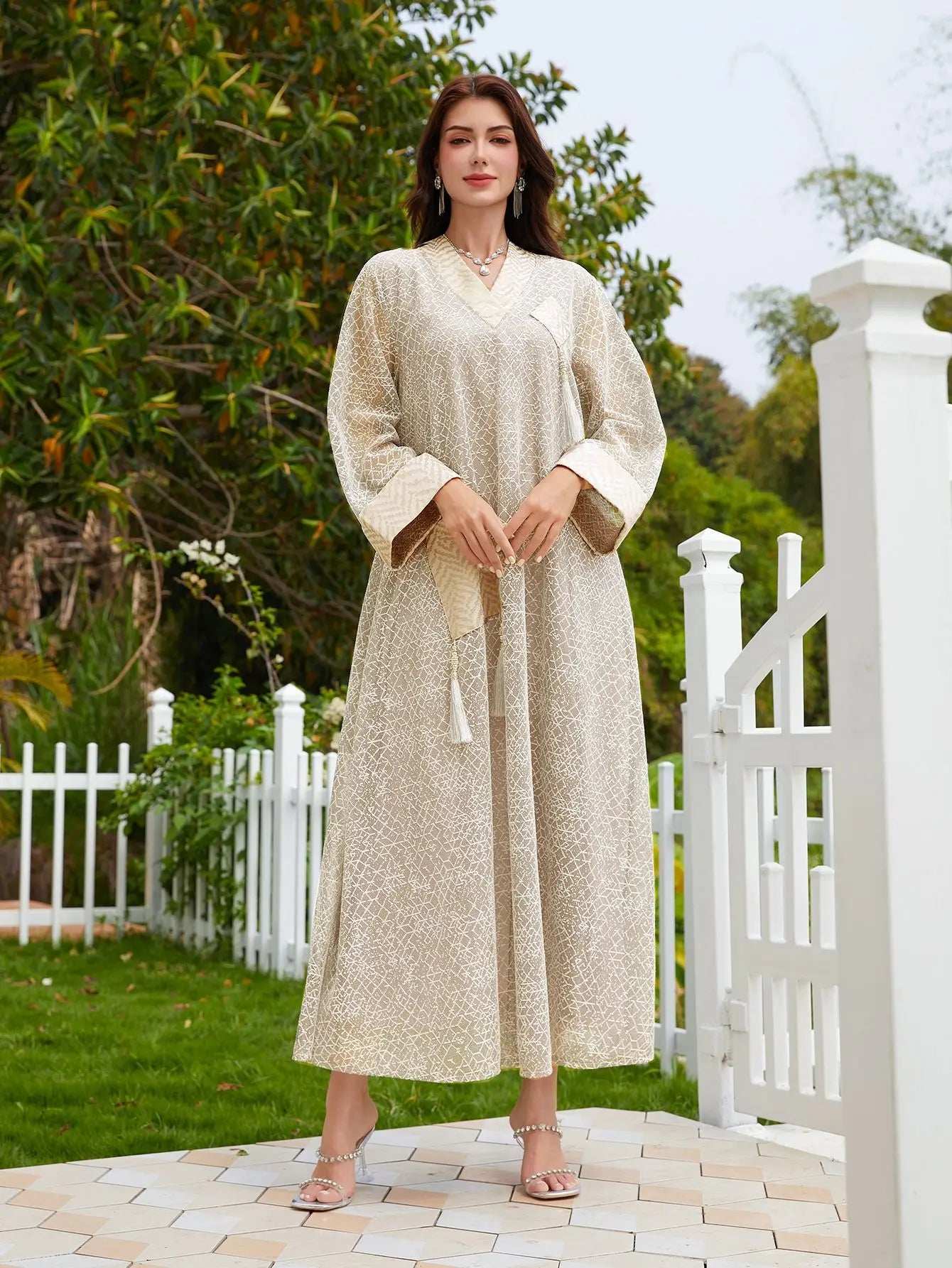 Tassel Charm Saudi Abaya - Abaya Vida