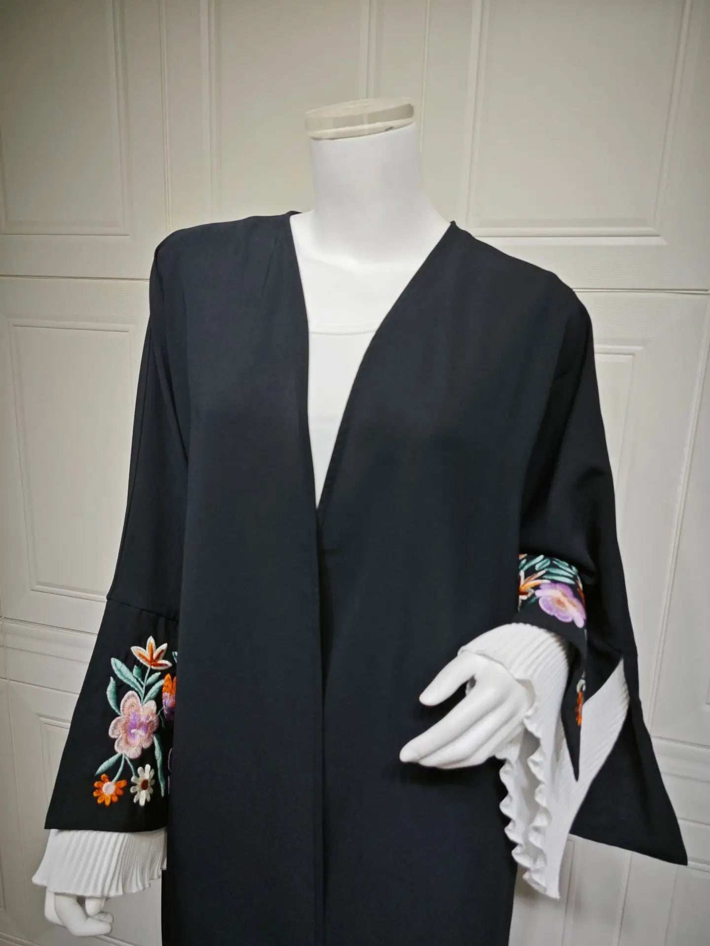 Layali Embroidered Abaya - Abaya Vida