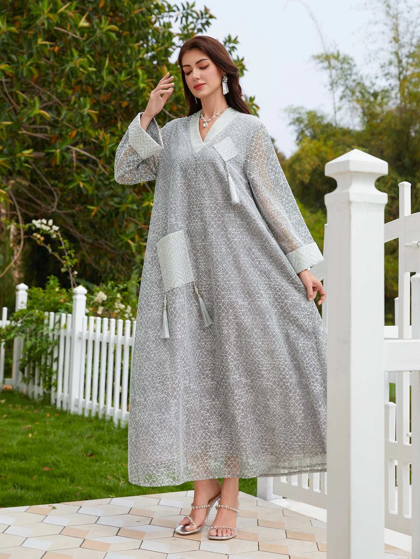 Tassel Charm Saudi Abaya - Abaya Vida