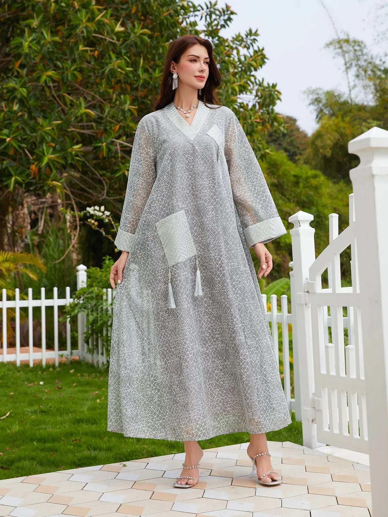 Tassel Charm Saudi Abaya - Abaya Vida