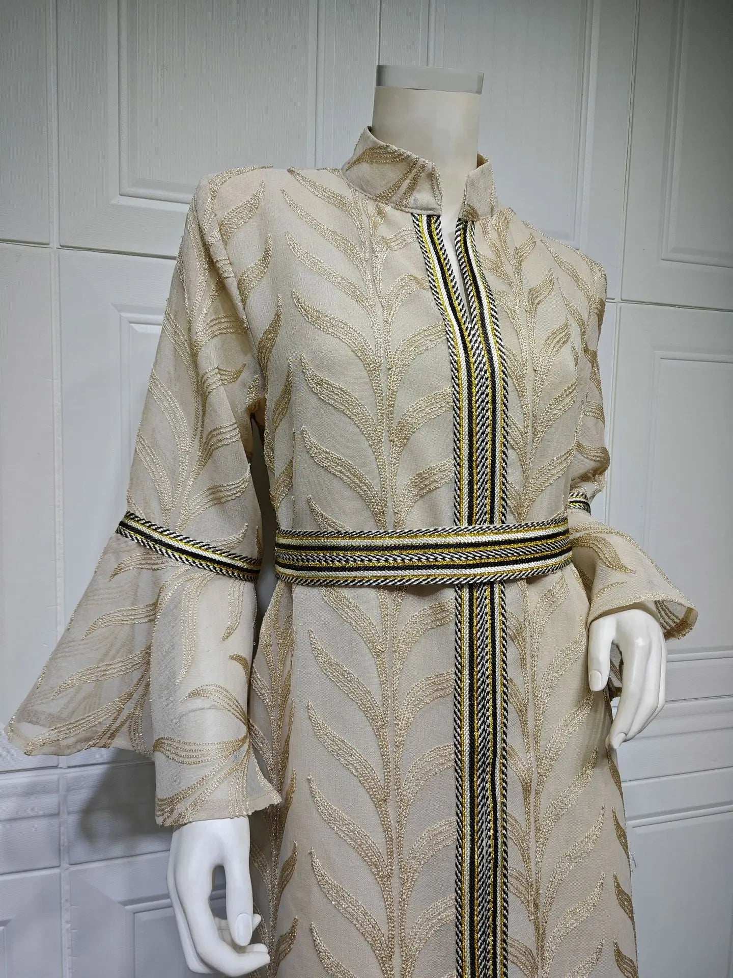 Royal Embroidered Abaya - Abaya Vida