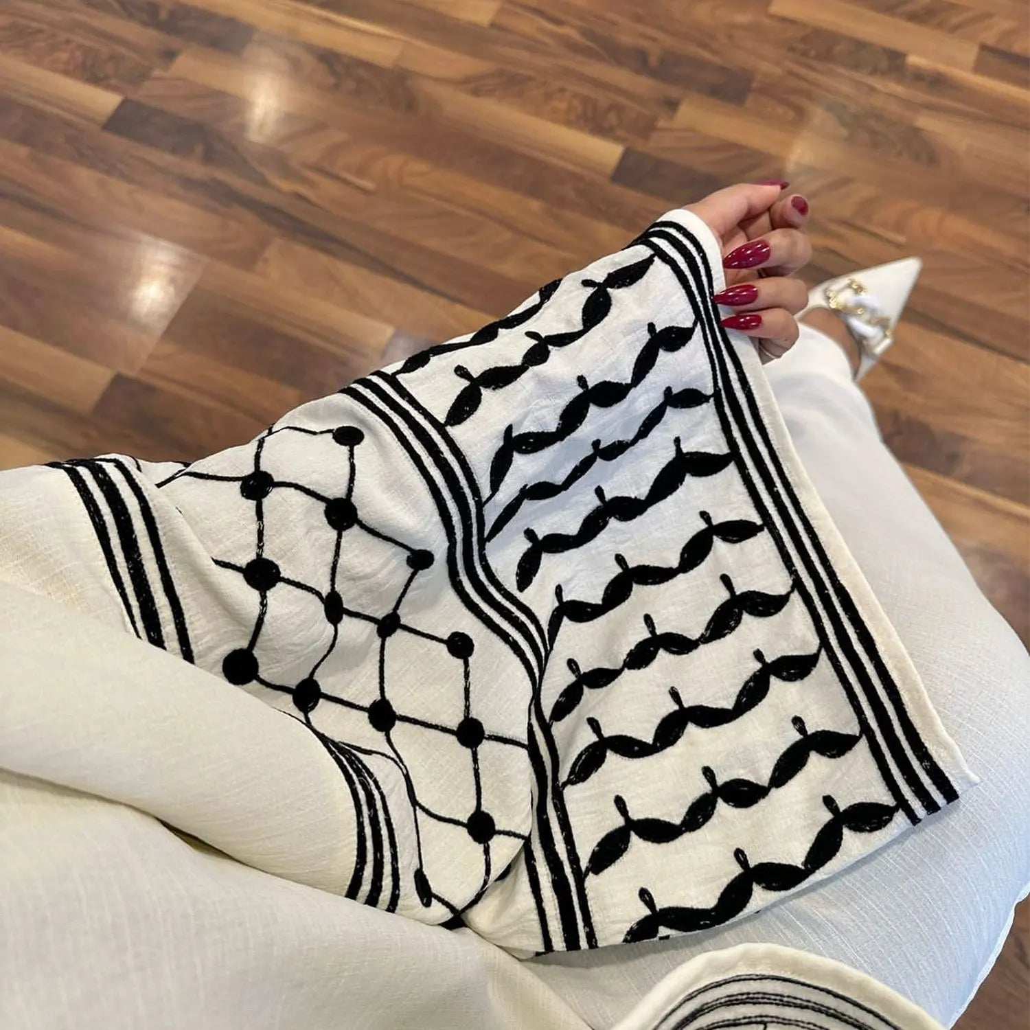 Zahra Embroidered Abaya - Abaya Vida