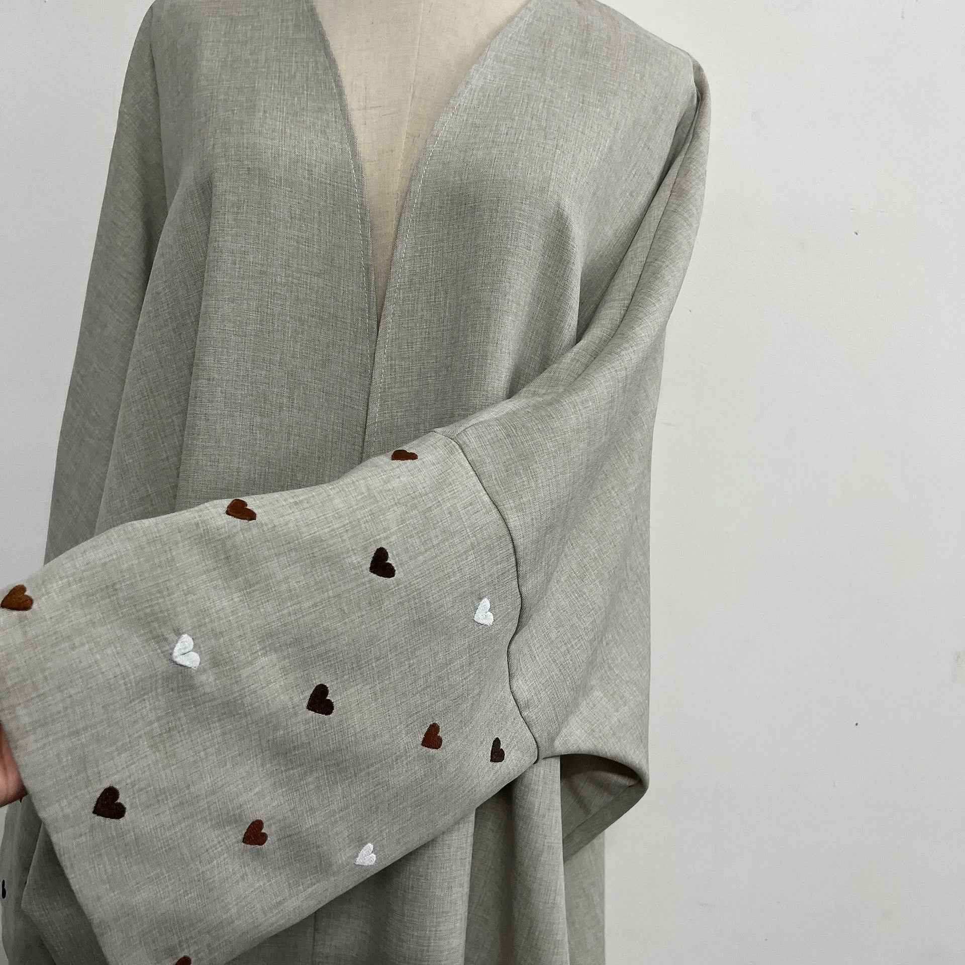 Embroidered Love Abaya - Abaya Vida
